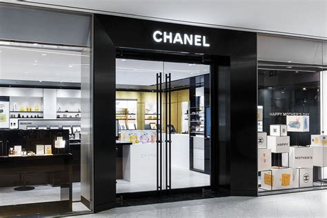 cosmetic store chanel 5